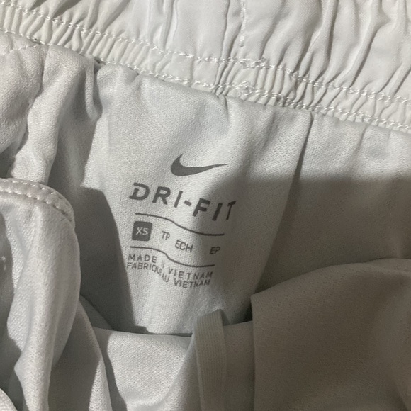 Nike shorts size XS - Picture 2 of 2